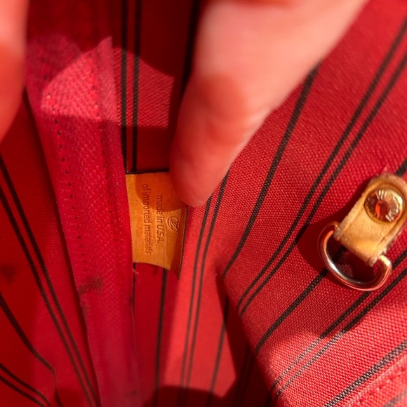 Gently used Louis Vuitton MM Neverfull - Picture 13 of 16